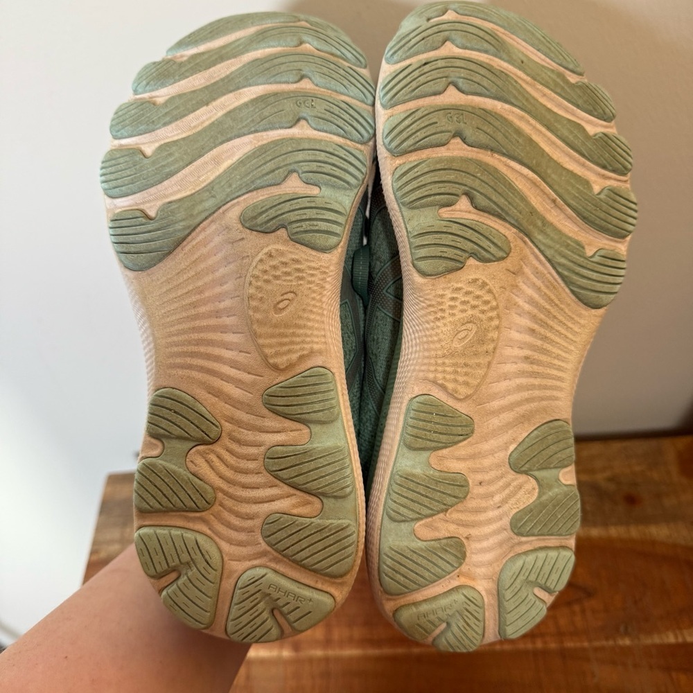 Asics Gel Nimbus 24 Green Athletic Shoes, Women’s 7.5 wide - Picture 9 of 9